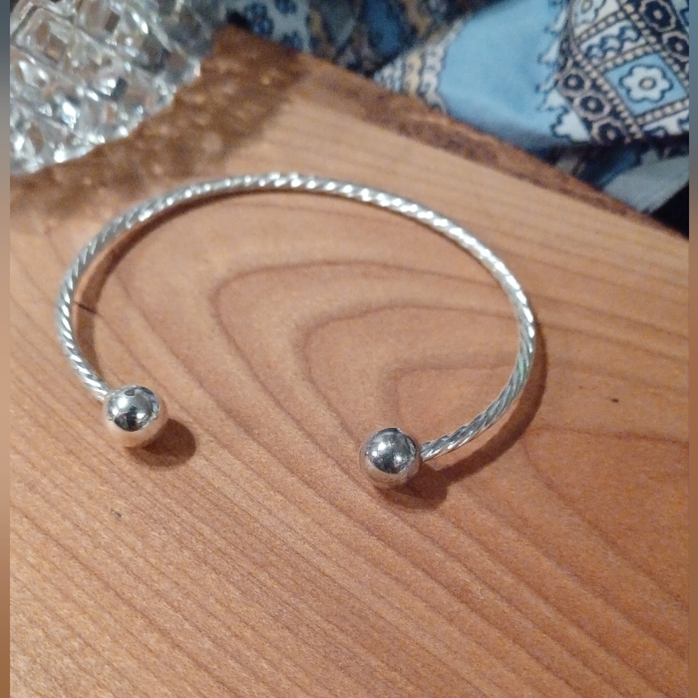 Silver tone flexible bracelet